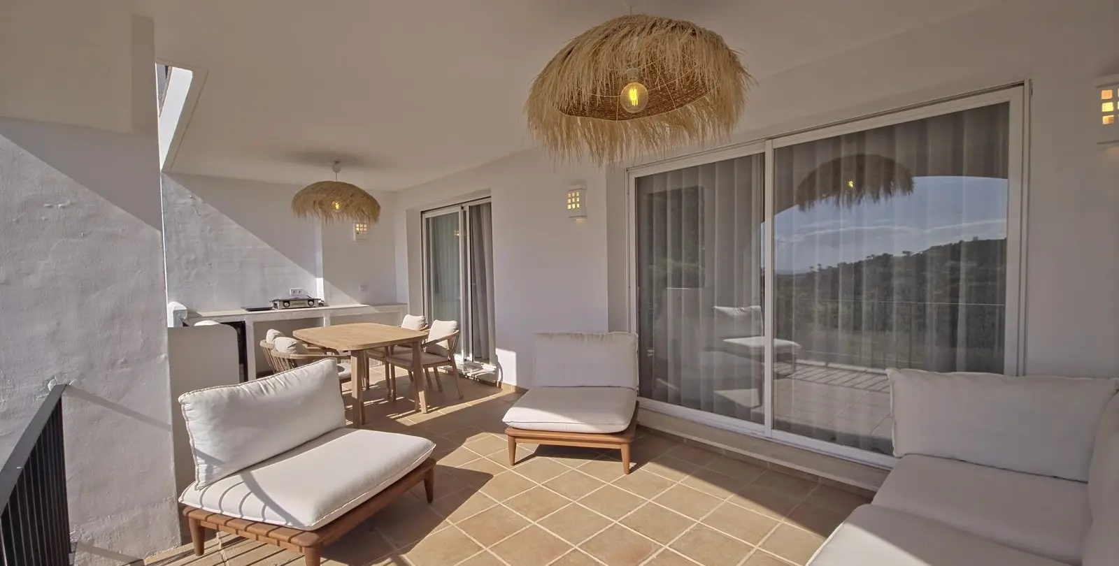 Sale of middle floor apartment in Benahavís 38