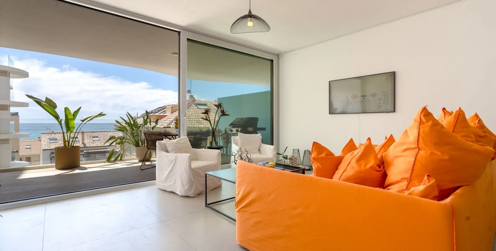 Sale of middle floor apartment in Fuengirola 1