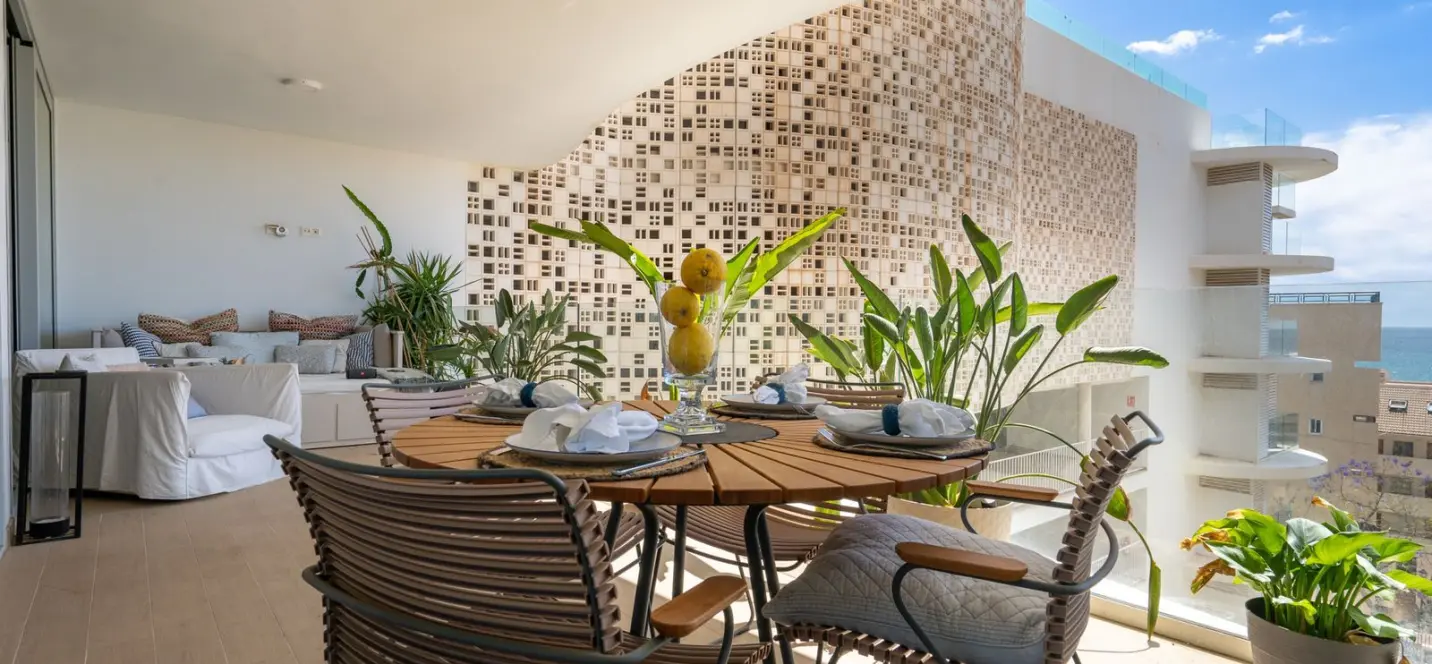 Sale of middle floor apartment in Fuengirola 2