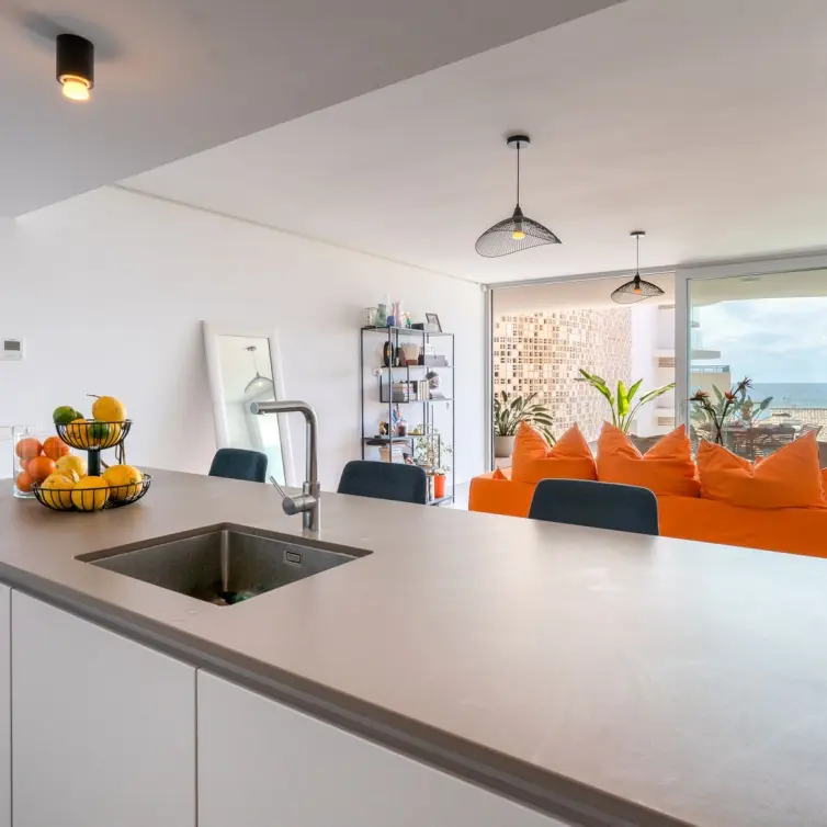 Sale of middle floor apartment in Fuengirola