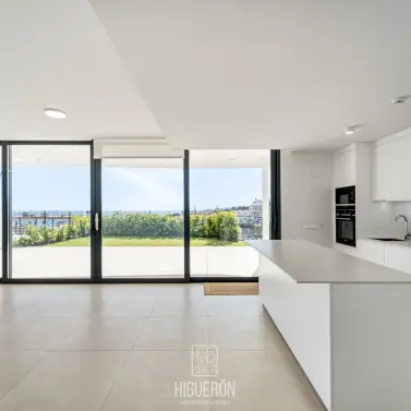 Продажа апартаментов на первом этаже в Fuengirola