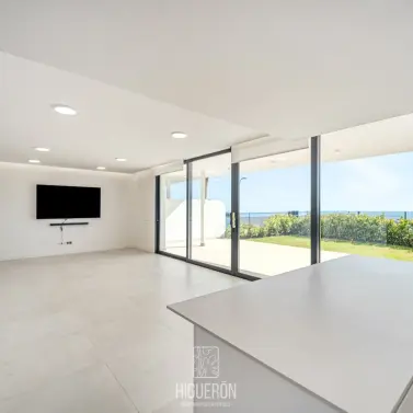 Продажа апартаментов на первом этаже в Fuengirola