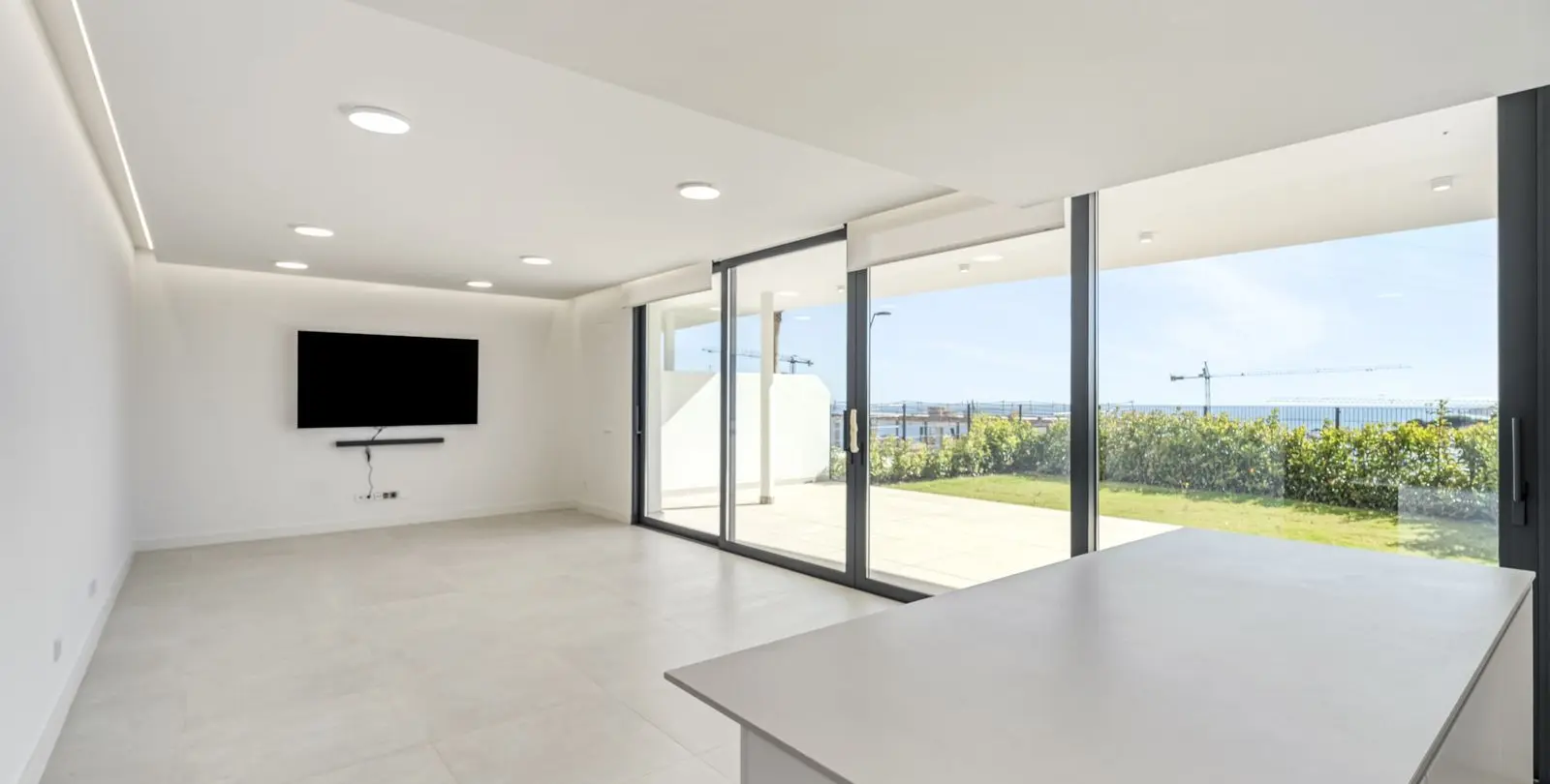 Sale of ground floor apartment in Fuengirola 2
