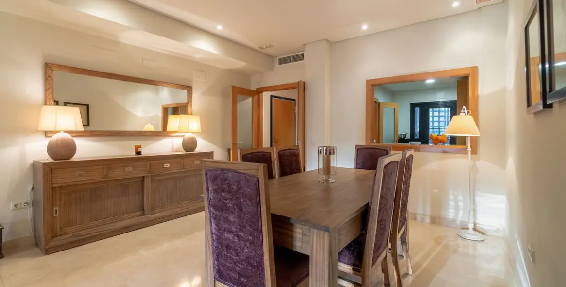 Sale of ground floor apartment in Puerto Banús 6