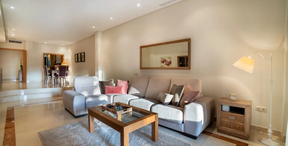 Sale of ground floor apartment in Puerto Banús 8