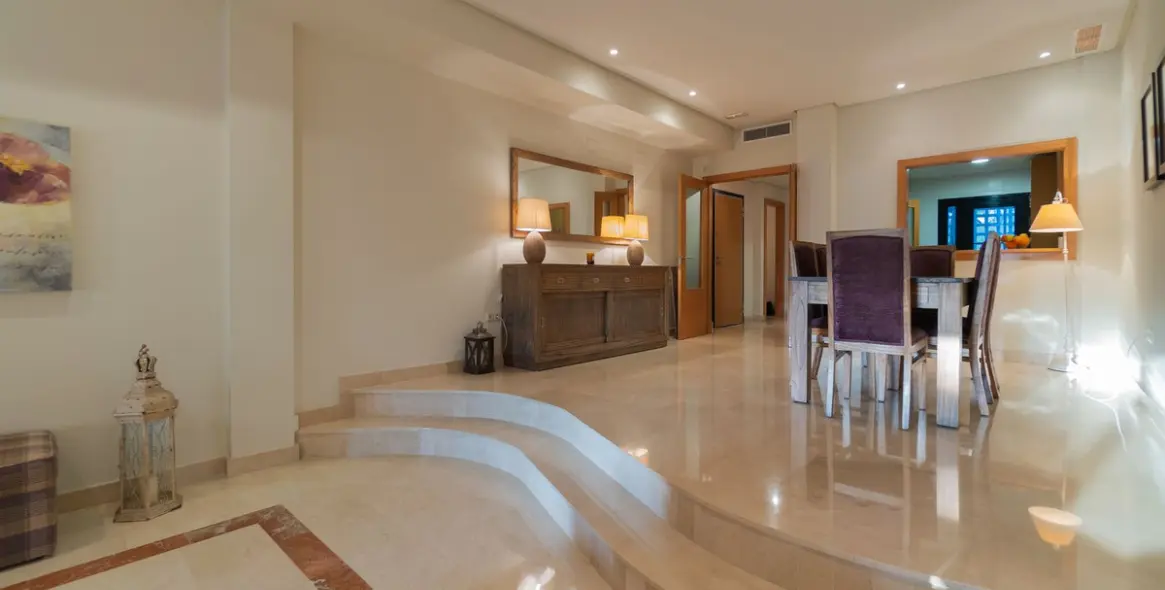 Sale of ground floor apartment in Puerto Banús 9