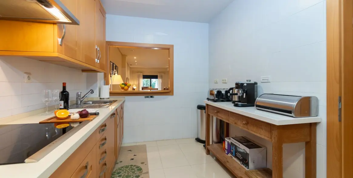 Sale of ground floor apartment in Puerto Banús 11