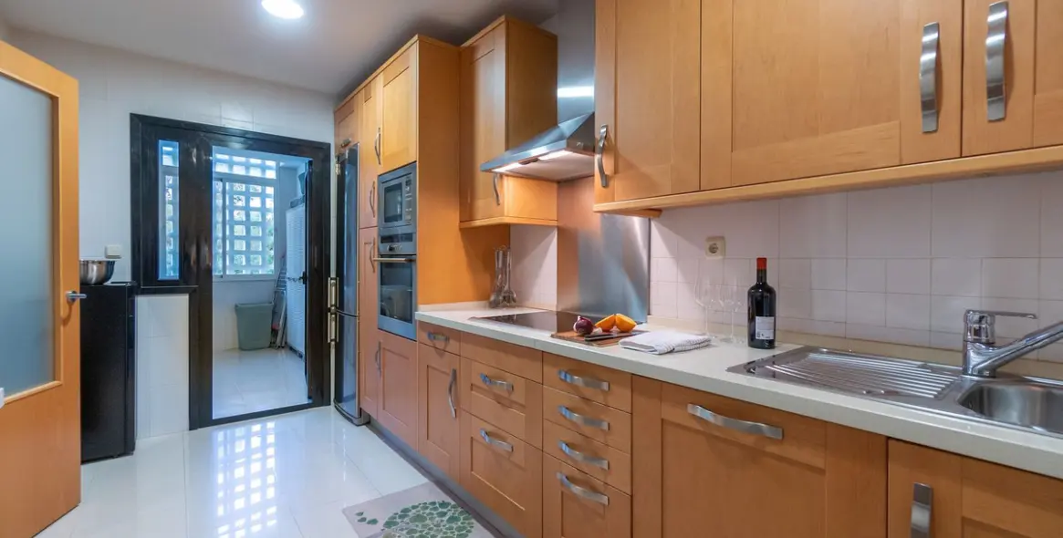 Sale of ground floor apartment in Puerto Banús 12