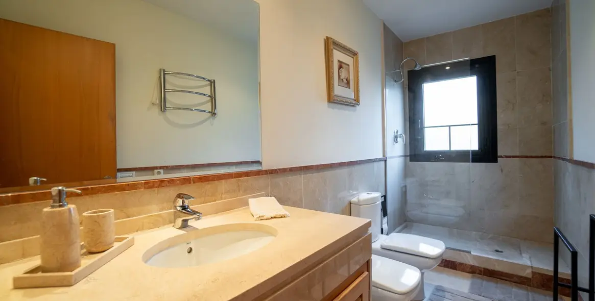 Sale of ground floor apartment in Puerto Banús 13