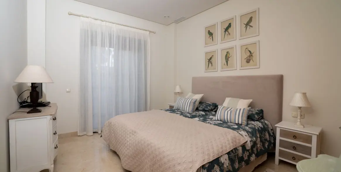 Sale of ground floor apartment in Puerto Banús 14