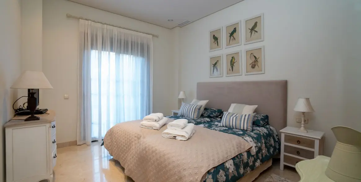Sale of ground floor apartment in Puerto Banús 20