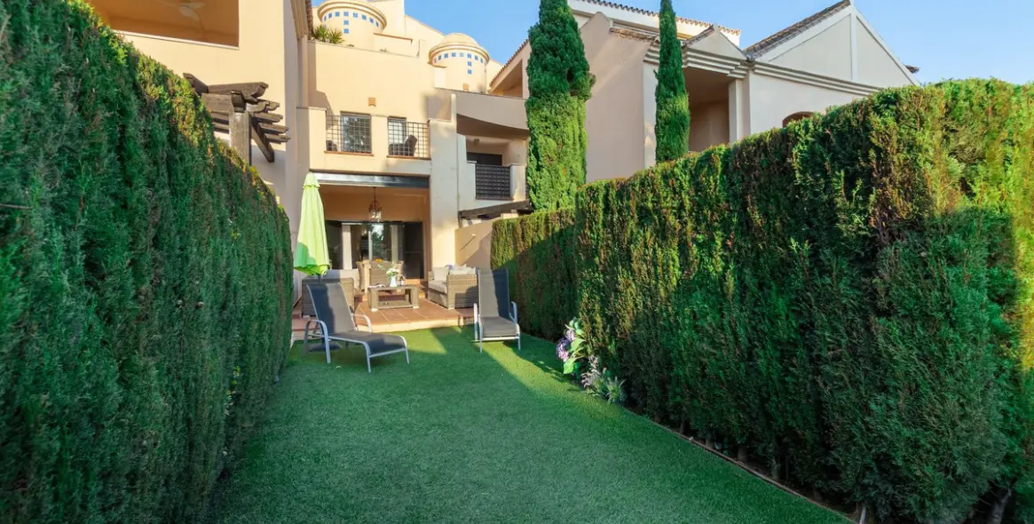 Sale of ground floor apartment in Puerto Banús 23