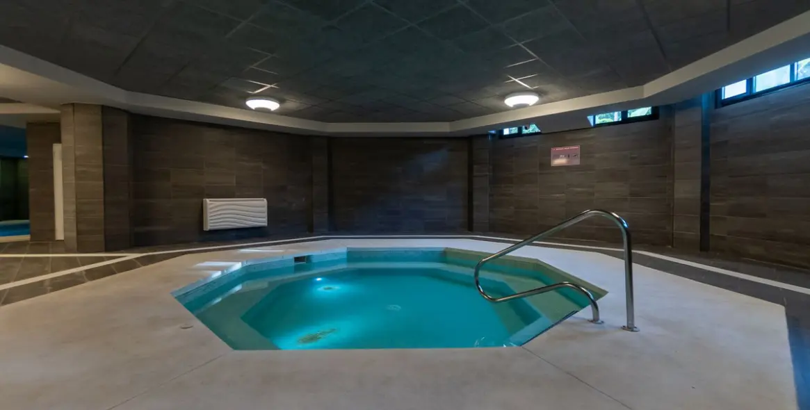 Sale of ground floor apartment in Puerto Banús 30