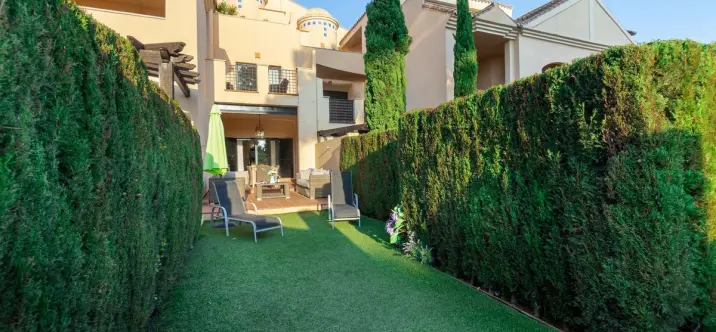 Venta de apartamento en planta baja en Puerto Banús 3