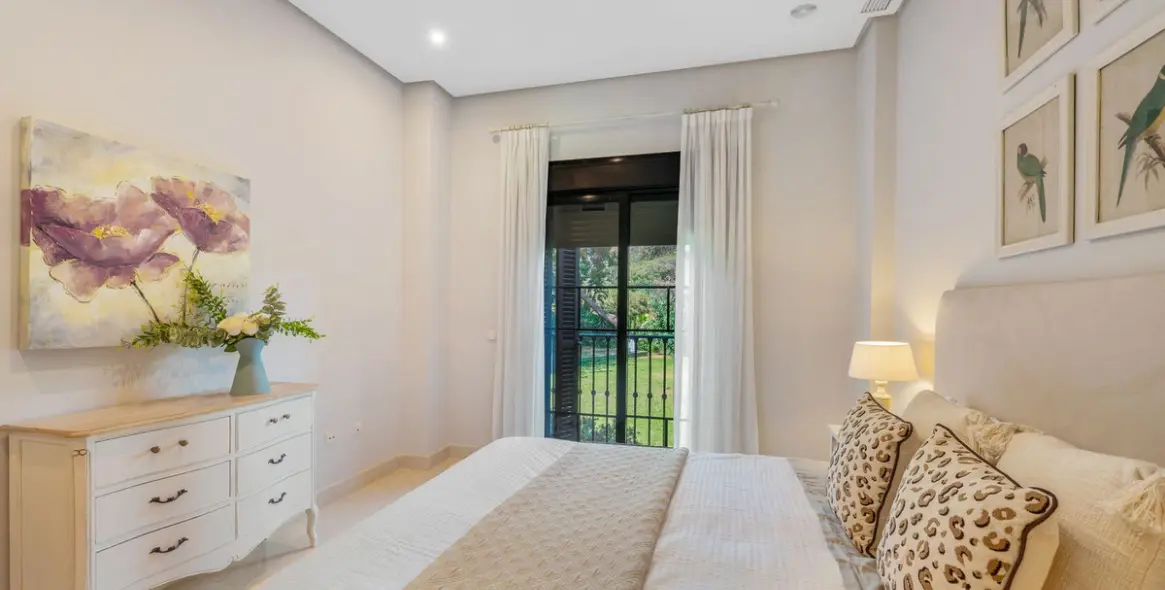 Venta de apartamento en planta baja en Puerto Banús 47
