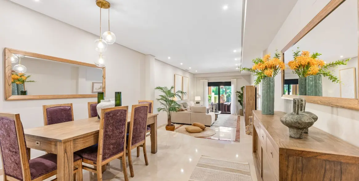 Venta de apartamento en planta baja en Puerto Banús 65