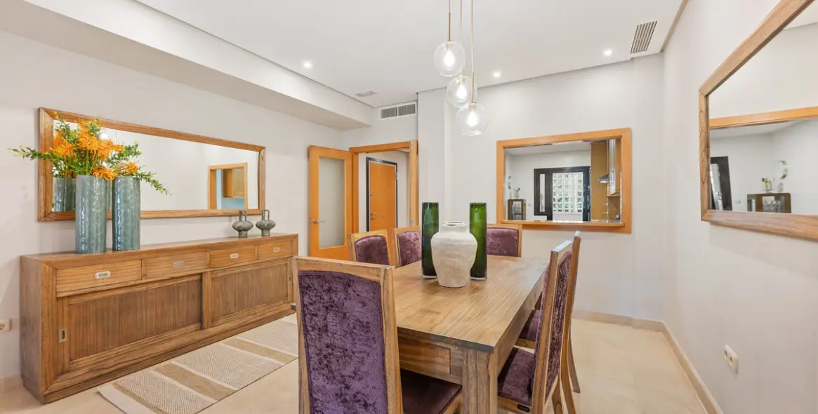 Venta de apartamento en planta baja en Puerto Banús 69