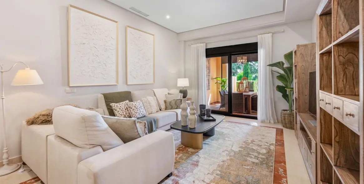 Venta de apartamento en planta baja en Puerto Banús 75