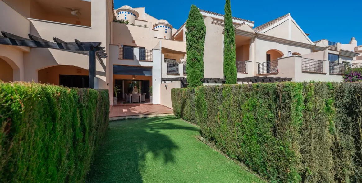 Venta de apartamento en planta baja en Puerto Banús 89