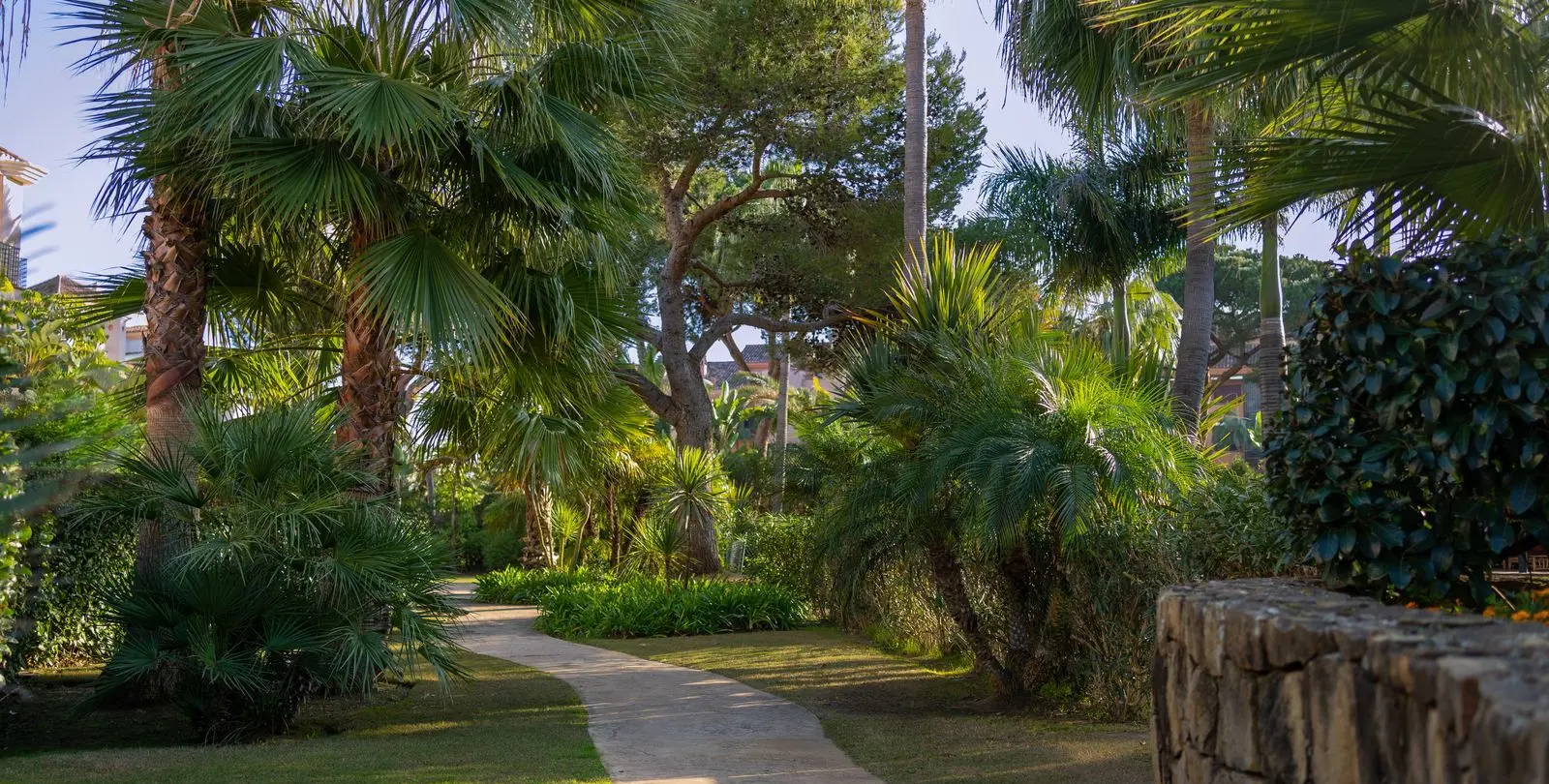 Venta de apartamento en planta baja en Puerto Banús 3