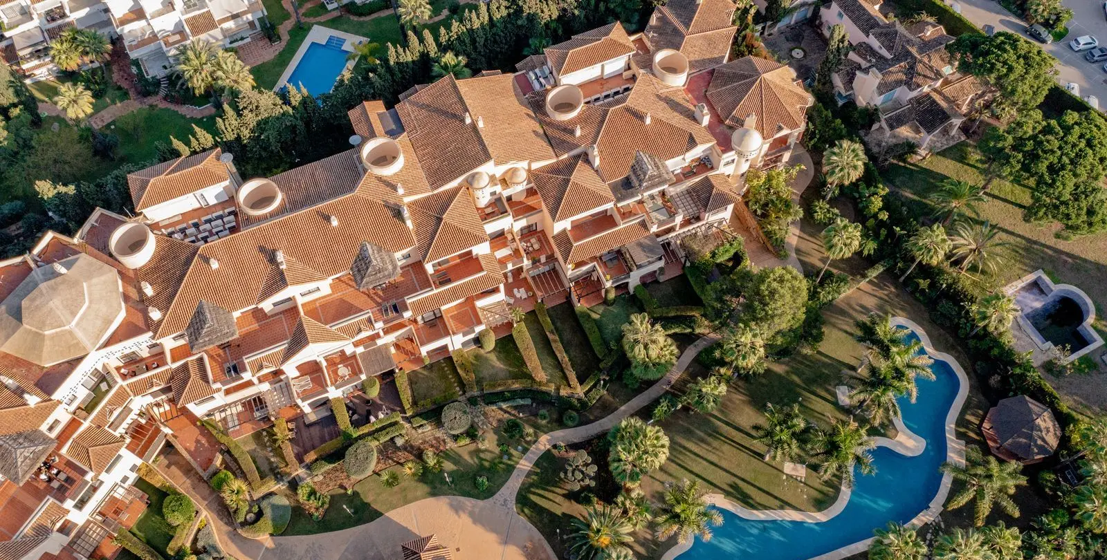 Venta de apartamento en planta baja en Puerto Banús 11
