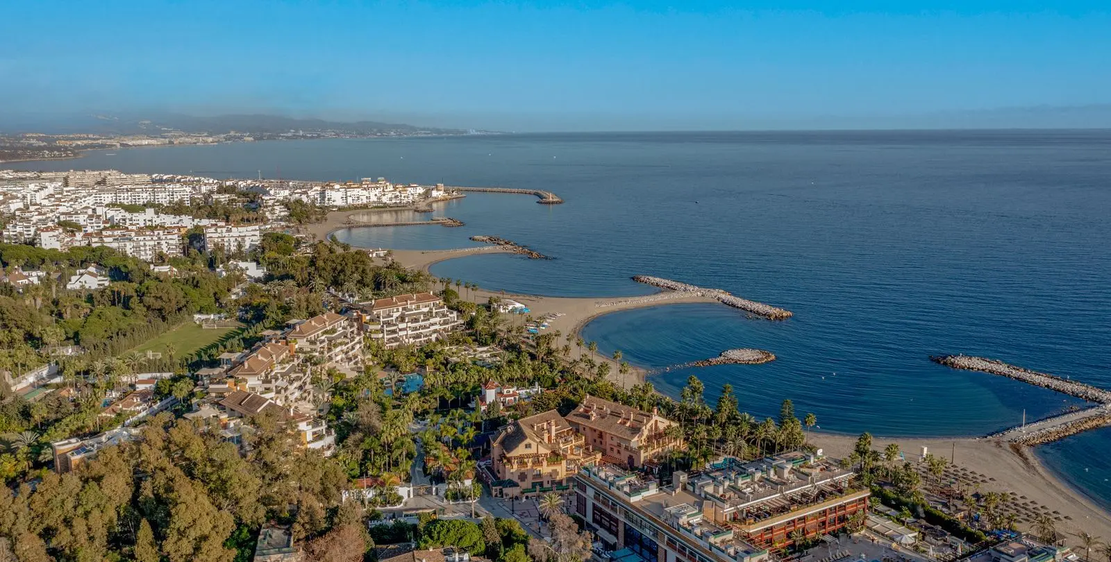 Venta de apartamento en planta baja en Puerto Banús 12