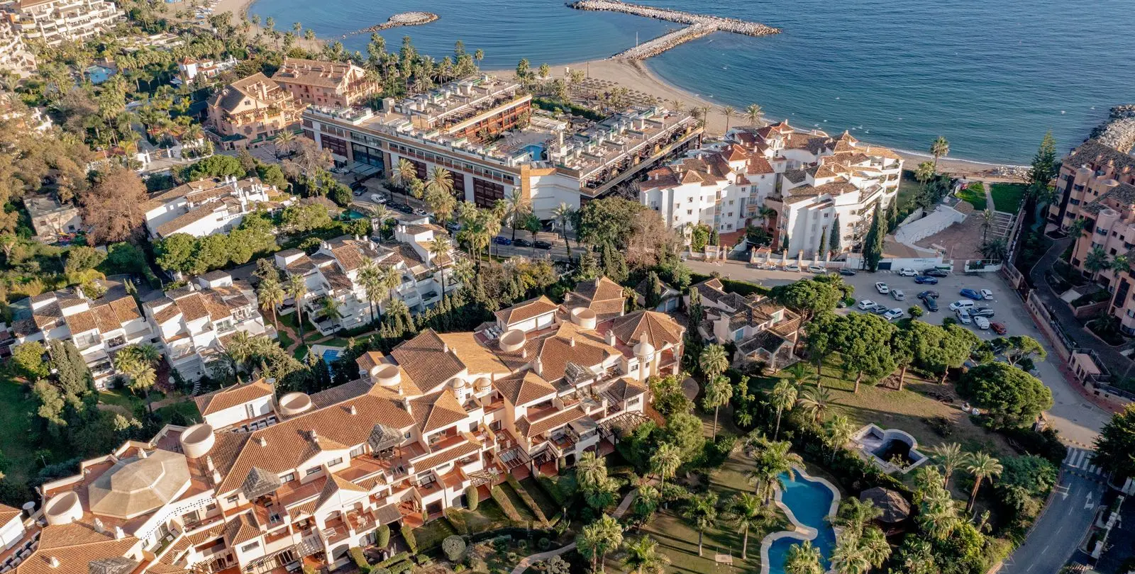 Venta de apartamento en planta baja en Puerto Banús 13