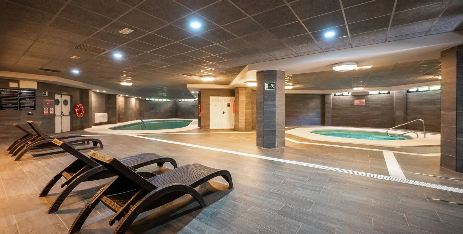 Venta de apartamento en planta baja en Puerto Banús 22