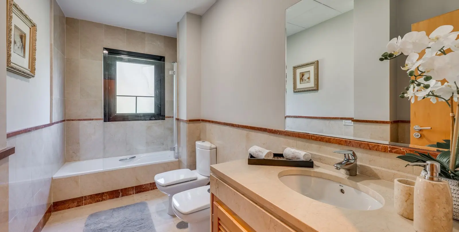 Venta de apartamento en planta baja en Puerto Banús 35