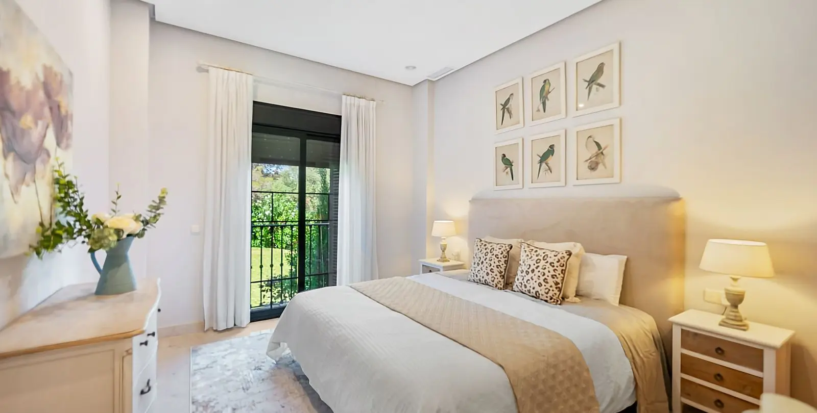 Venta de apartamento en planta baja en Puerto Banús 37
