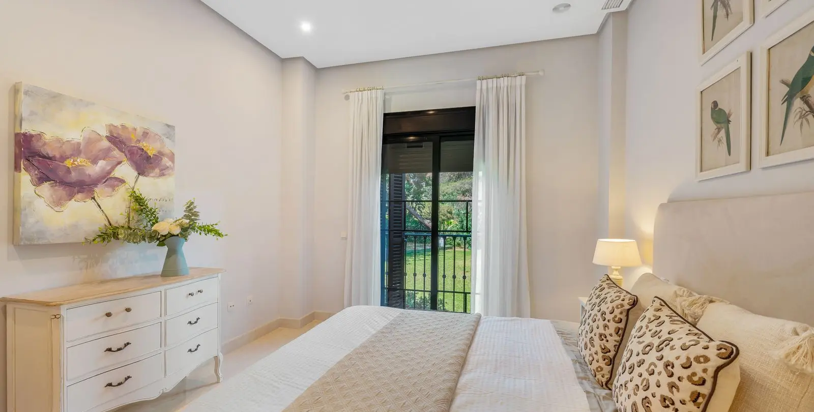 Venta de apartamento en planta baja en Puerto Banús 38