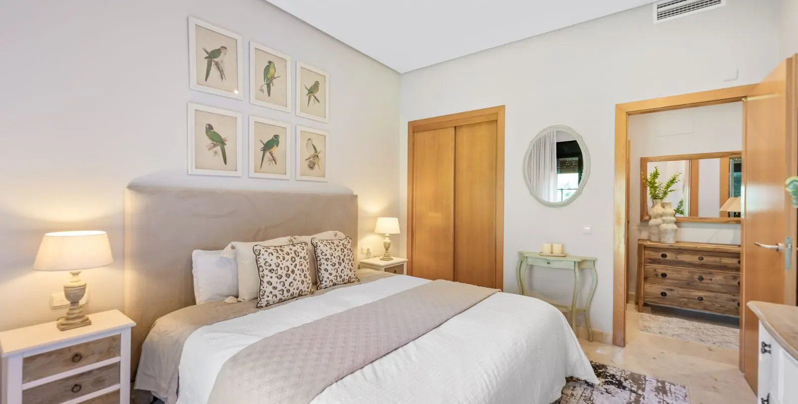 Venta de apartamento en planta baja en Puerto Banús 39