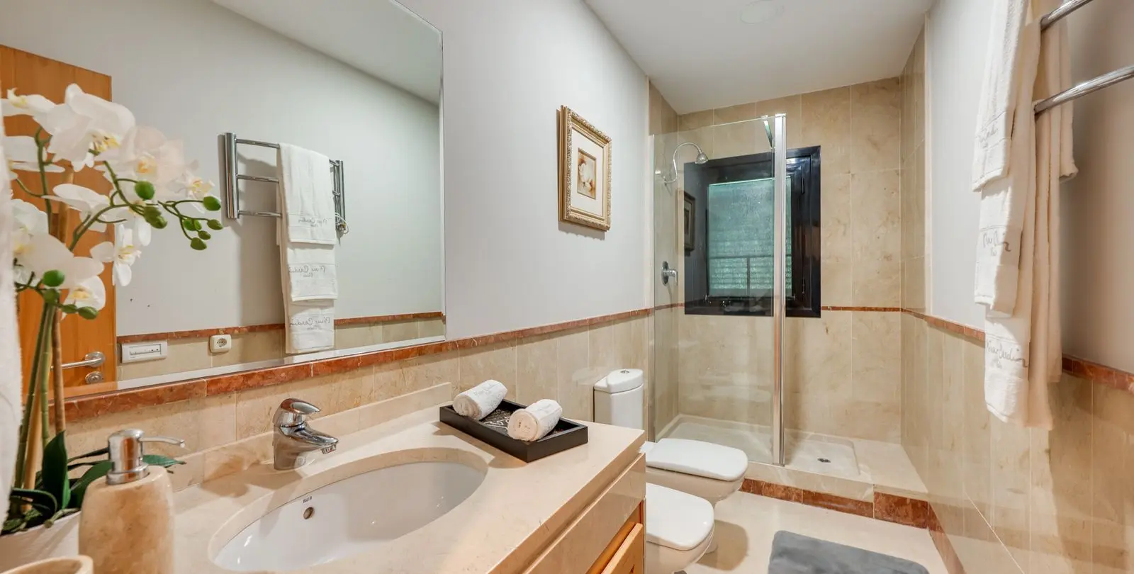 Venta de apartamento en planta baja en Puerto Banús 42