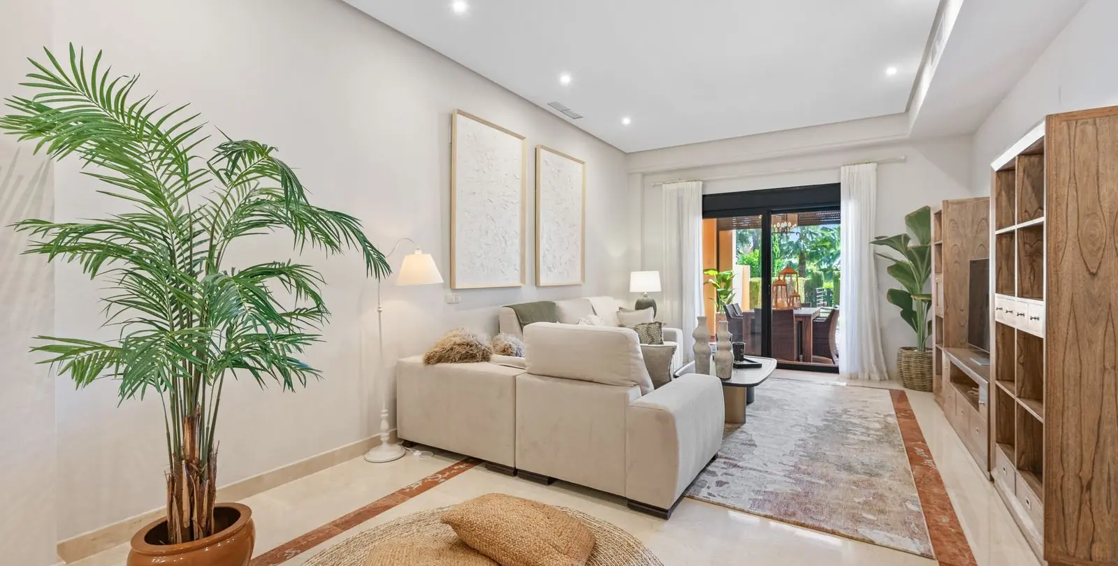 Venta de apartamento en planta baja en Puerto Banús 50