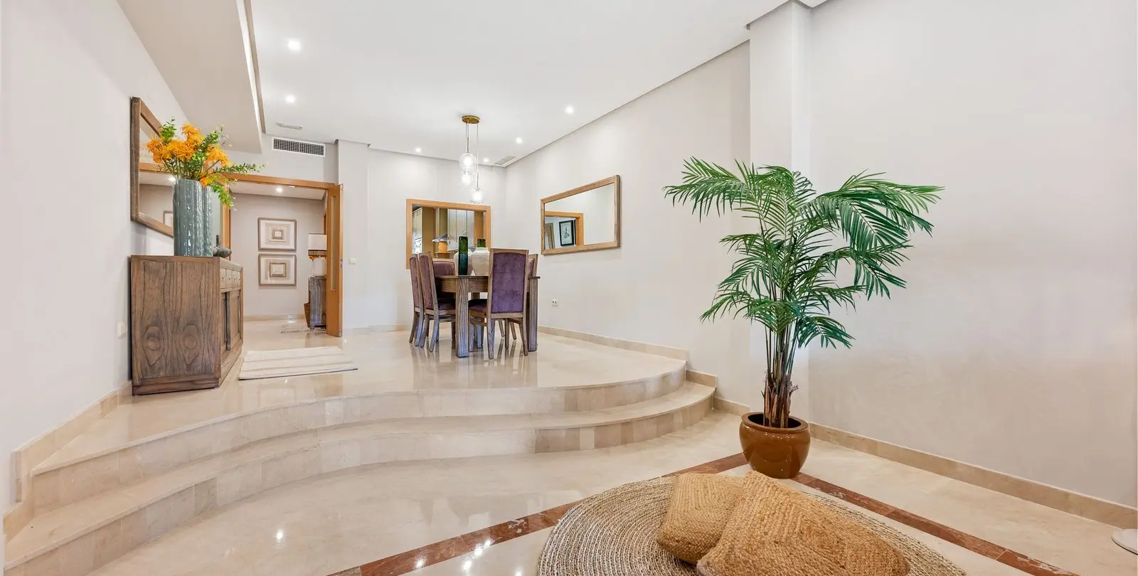 Venta de apartamento en planta baja en Puerto Banús 51