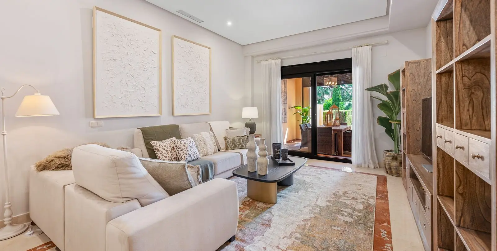 Venta de apartamento en planta baja en Puerto Banús 52