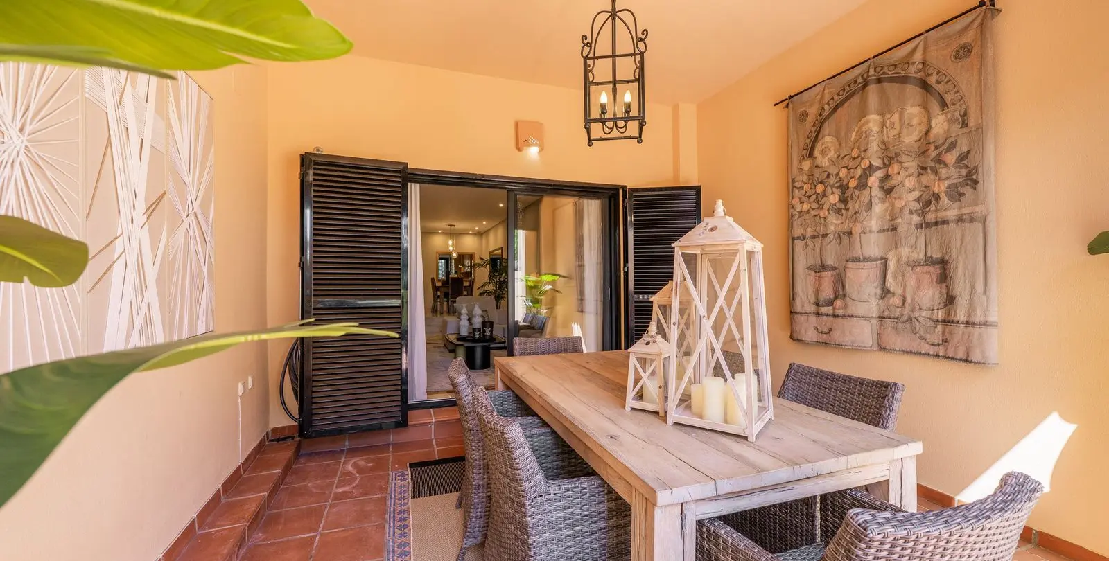 Venta de apartamento en planta baja en Puerto Banús 56