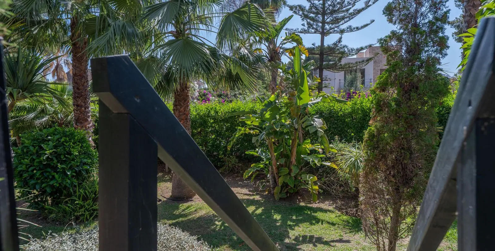 Venta de apartamento en planta baja en Puerto Banús 60