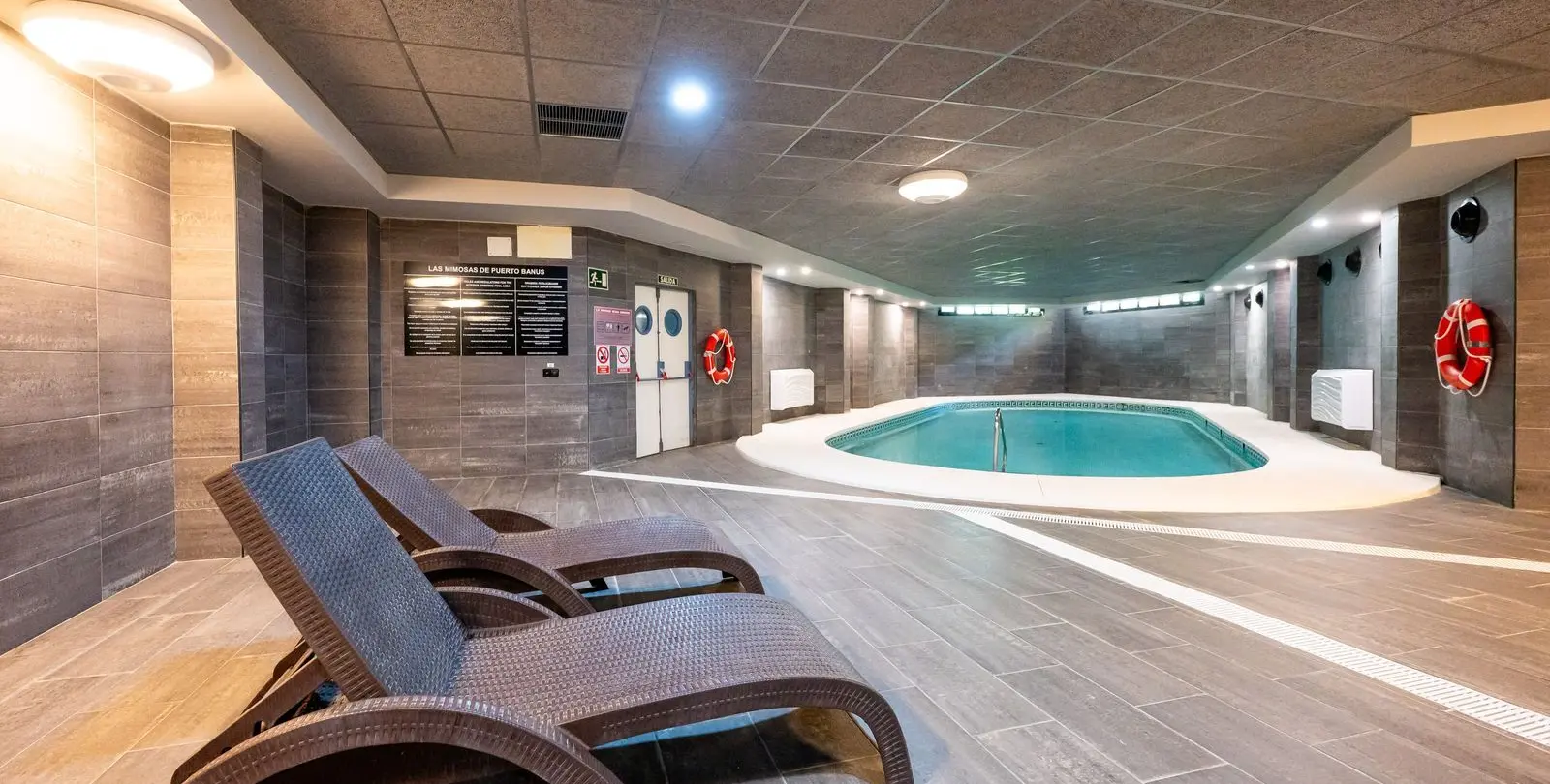 Venta de apartamento en planta baja en Puerto Banús 21