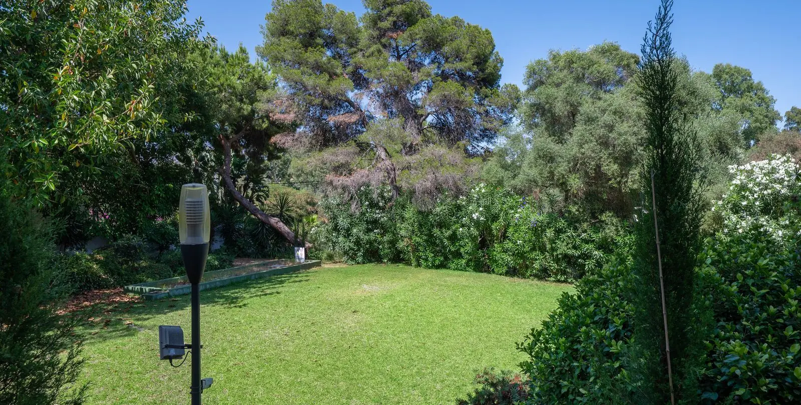 Venta de apartamento en planta baja en Puerto Banús 40