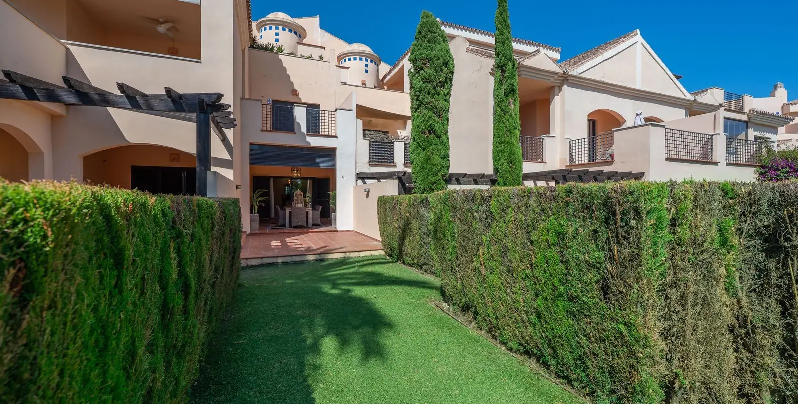 Venta de apartamento en planta baja en Puerto Banús 59