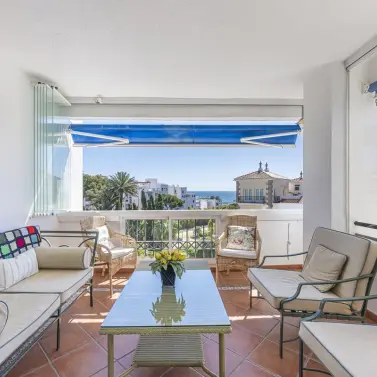 Продажа апартаментов на среднем этаже в Puerto Banús