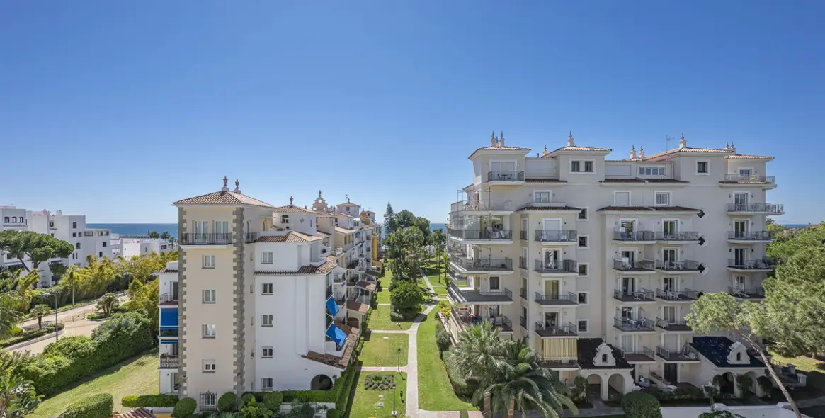 Продажа апартаментов на среднем этаже в Puerto Banús 4