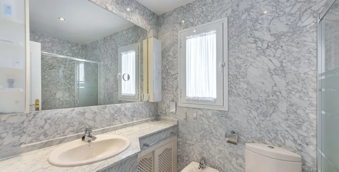 Продажа апартаментов на среднем этаже в Puerto Banús 15