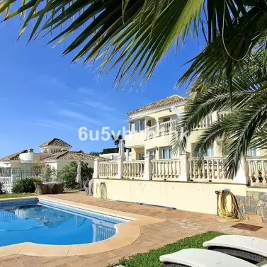 Продажа  отдельно стоящей виллы в Calahonda