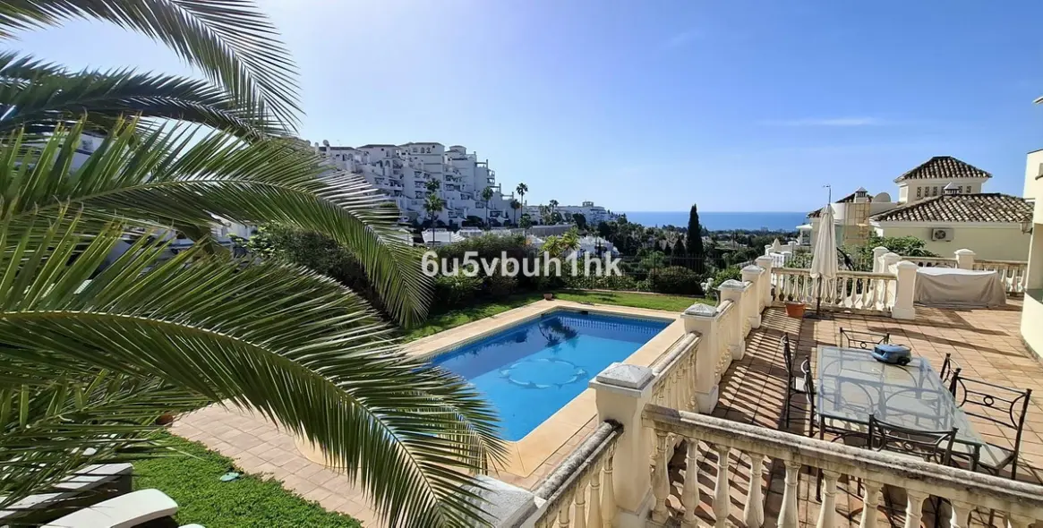 Продажа  отдельно стоящей виллы в Calahonda 2