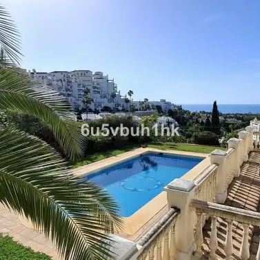 Продажа  отдельно стоящей виллы в Calahonda