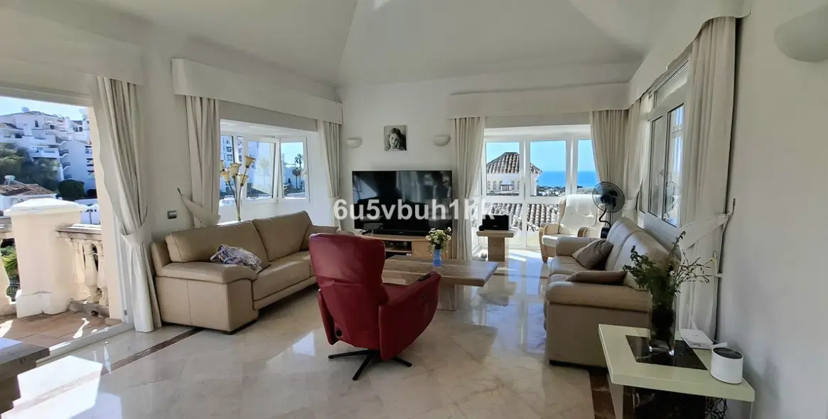 Продажа  отдельно стоящей виллы в Calahonda 3