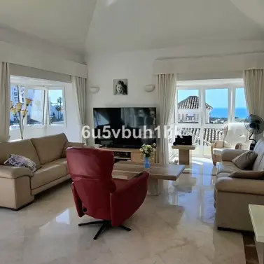 Продажа  отдельно стоящей виллы в Calahonda