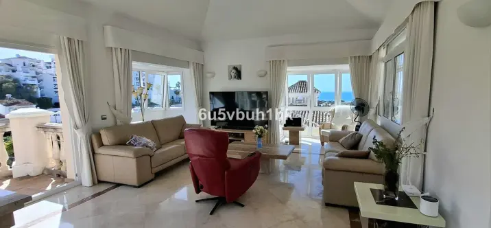 Продажа  отдельно стоящей виллы в Calahonda 2